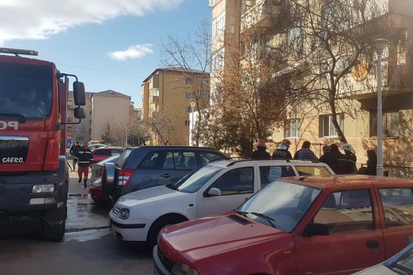 Incendiu la o casă din comuna Panaci. Proprietarul a fost salvat de un vecin