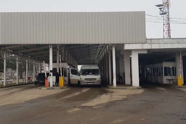 Piese de autoturisme, căutate de autoritățile din Olanda și Germania,  au fost descoperite la Siret