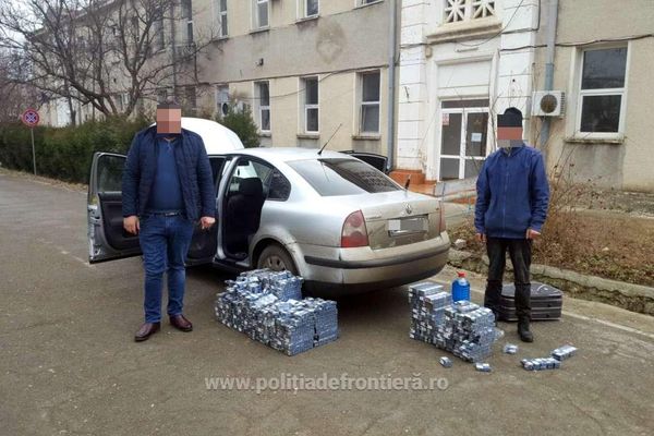 Doi suceveni au fost reținuți la Constanța după ce au fost prinși cu țigări de contrabandă VIDEO