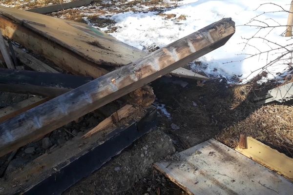 Bărbat mort în timp ce fura lemne de la o căsuță de vacanță dezafectată FOTO