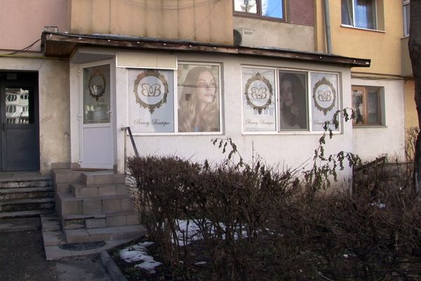 Coaforul unde erau anunțate intervenții estetice, închiriat în acte pentru cursuri și prezentări de produse