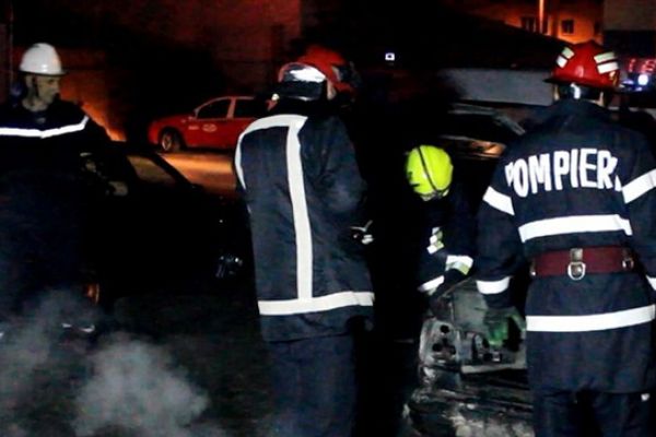 Un sucevean a scos mașina din service, iar după câteva ore aceasta a luat foc
