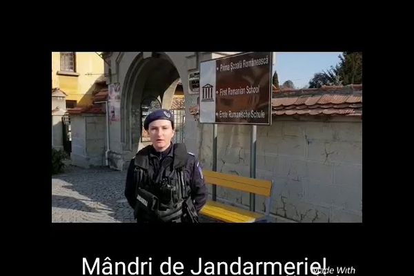 VIDEO Bătrân ajuns cu arsuri la spital după ce casa i-a luat foc de la o butelie care scăpa gaze