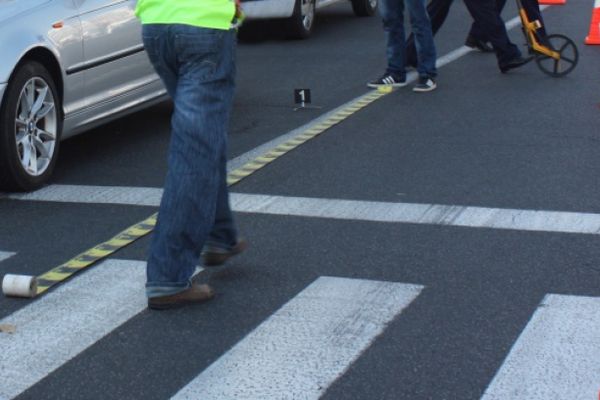 Femeie lovită de o mașină pe o trecere de pietoni din municipiul Suceava