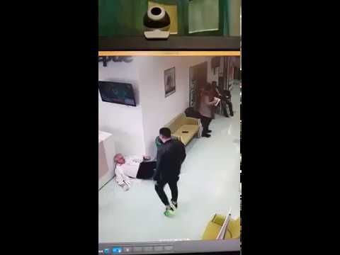 Două gospodării cuprinse de flăcări în localitatea Brădățel VIDEO