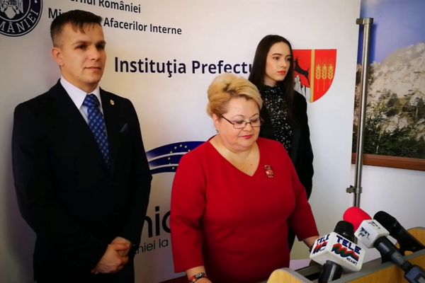 Autoturisme de teren cu țigări de contrabandă în valoare de peste 372.000 lei, abandonate după ce polițiștii de frontieră au tras mai multe focuri de armă VIDEO