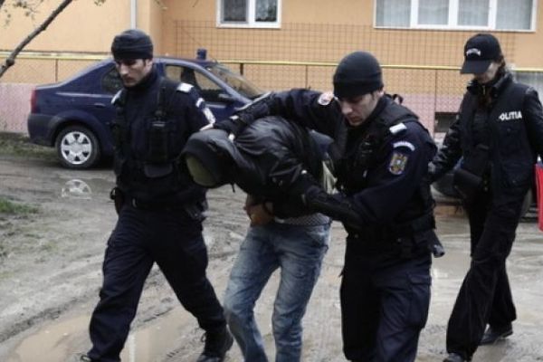 Șofer prins beat la volan după ce nu acordat prioritate mașinii de poliție