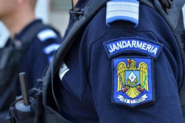 Jandarm lovit de un individ în timp ce aplana un scandal într-un local