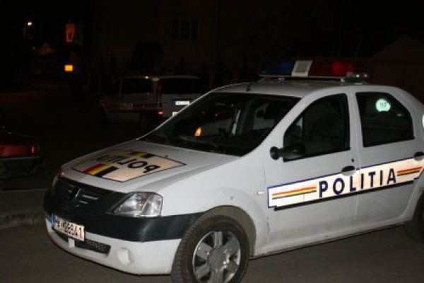 O soferiță băută a luat-o la fugă printre blocuri, după ce a fost oprită în trafic de polițiști