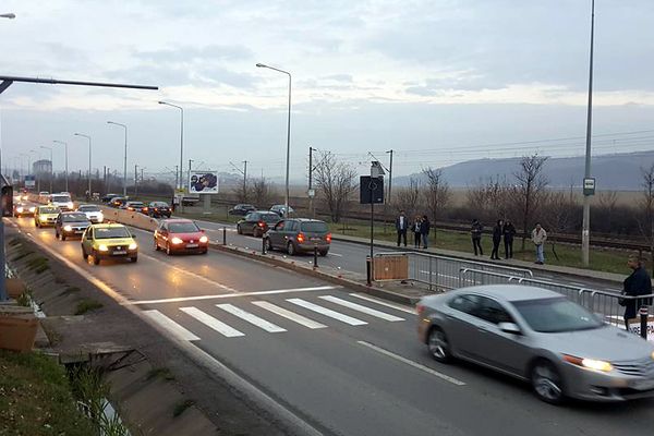 A accidentat o fetiță pe trecerea de pietoni și a fugit de la locul faptei