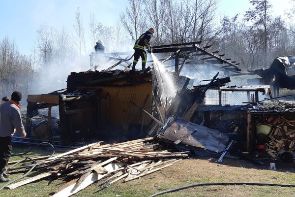 Pagube de 30.000 de lei după un incendiu la Iaslovăț FOTO