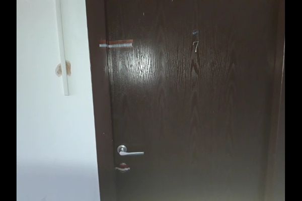 O tănără a fost găsită moartă în cadă, într-un apartament din municipiul Suceava VIDEO