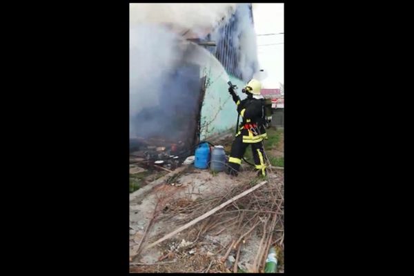 Incendiu la o gospodărie din localitatea Burla VIDEO