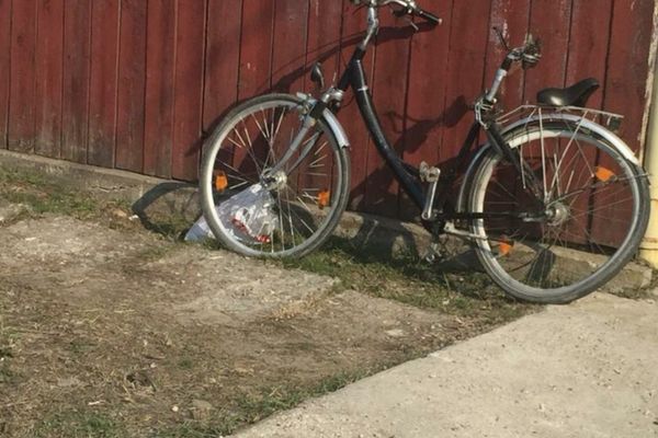Biciclist accidentat grav după ce nu a acordat prioritate unei mașini