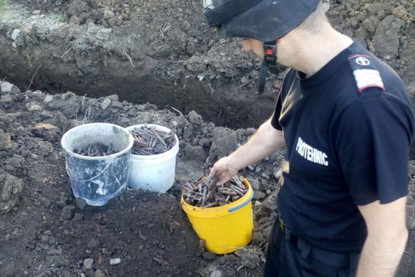 Armă și muniție descoperite într-o pădure din Brodina