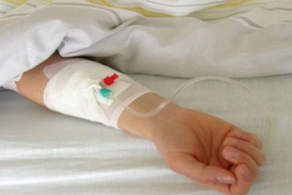 O fetiță de doi ani a ajuns la spital după ce a înghițit pastile pentru aprins focul