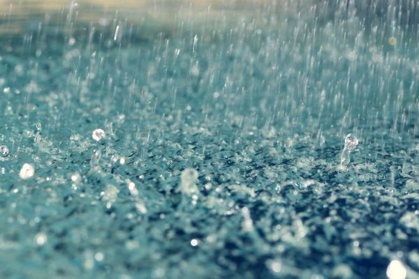 Cod portocaliu de ploi torențiale pentru mai multe localități din județul Suceava