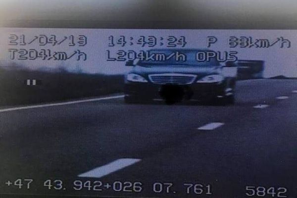 Șofer, prins conducând cu 204 km/h pe E85, pe raza județului Suceava FOTO
