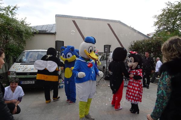 Polițiștii de frontieră au oferit cadouri copiilor de la Casa de tip familial "Universul Copiilor" Rădăuți FOTO