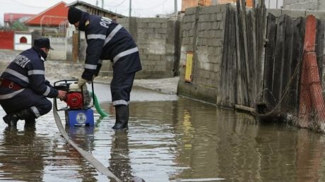 Moara. Pompierii solicitați să scoată apa din gospodării FOTO