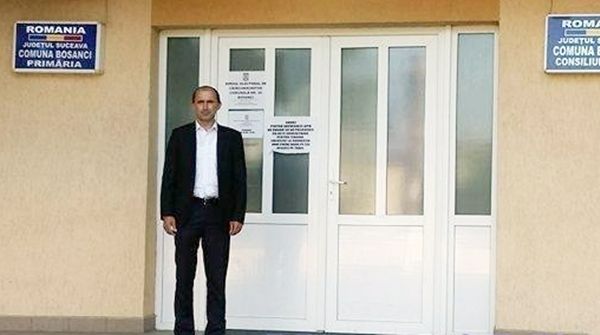 Primarul comunei Bosanci reclamat la BEJ pentru că a intrat în secția de vot și urmărea cine votează la referendum