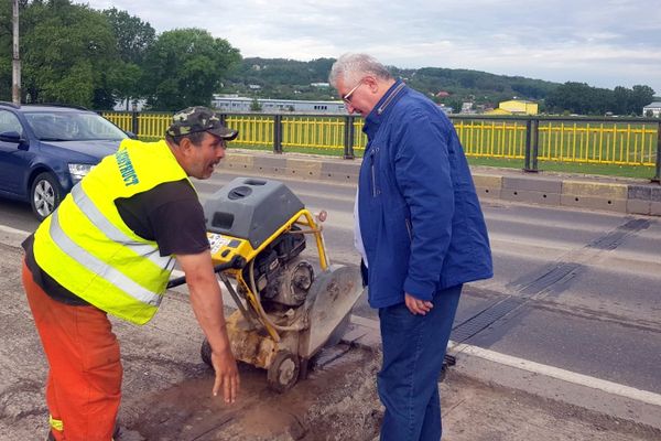 Primarul Lungu, duminică, la podul de la Bazar: „Accelerăm lucrările, însă primordială e calitatea”