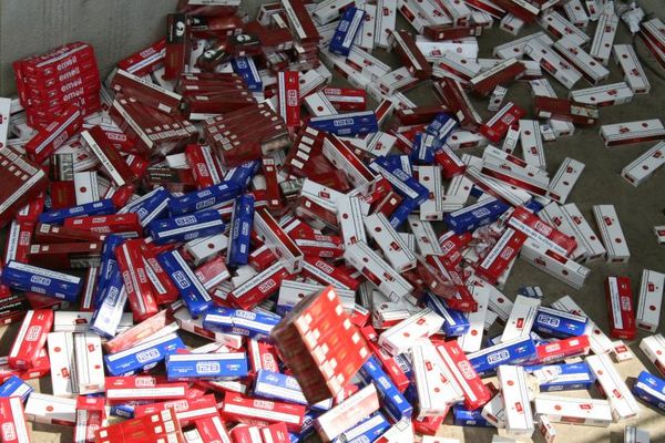 Prins beat la volanul unei mașini pline cu țigări de contrabandă