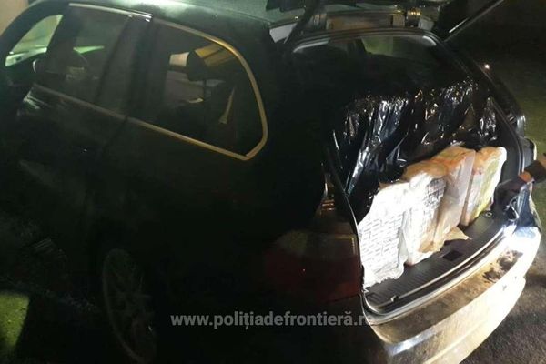 Focuri de armă și țigări confiscate la Lupcina VIDEO