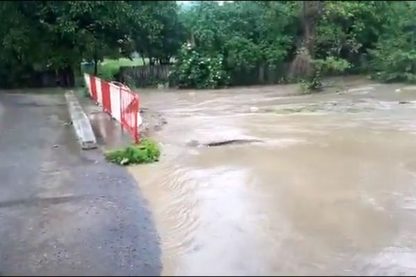 Cod portocaliu de ploi torențiale pentru județul Suceava