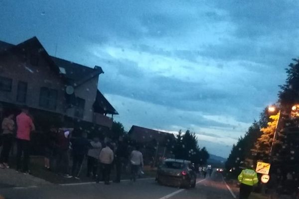 Accident cu o victimă, după ce un șofer a pătruns cu mașina pe contrasens FOTO