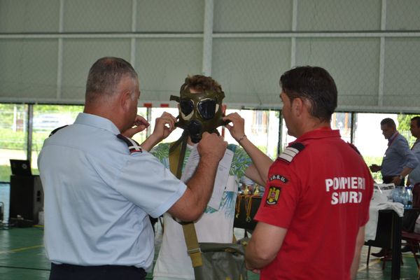 Elevi de liceu și gimnaziu au participat la concursul „Cu viața mea apăr viața”