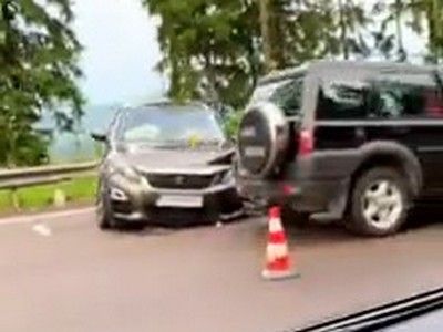 Accident cu nouă victime, produs de un șofer care a pătruns cu mașina pe contrasens VIDEO