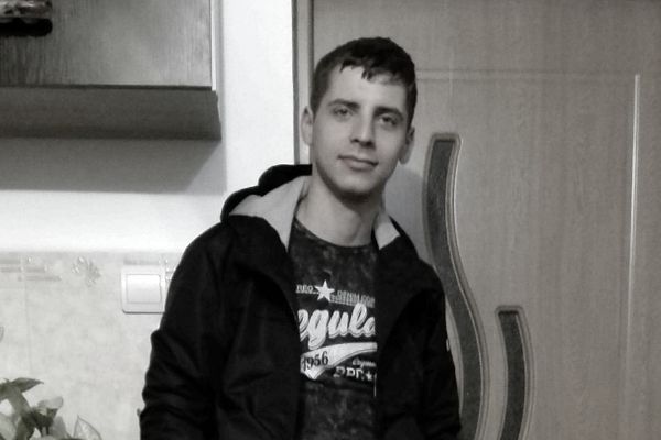 Tânăr ucis cu un briceag tip box după o ceartă pe tereasa unui bar din Liteni