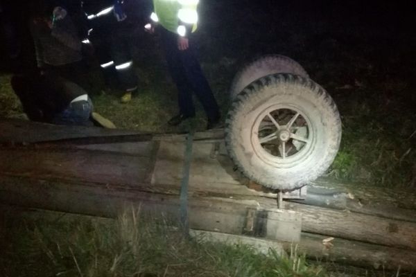 Un bărbat și-a pierdut viața după ce s-a răsturnat cu căruța într-o râpă