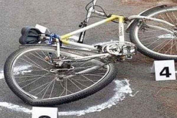 Biciclist beat rănit în urma unui accident. A fost acroșat de un autoturism