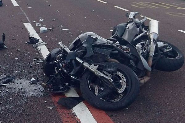 Motociclist rănit după ce un șofer nu i-a acordat prioritate