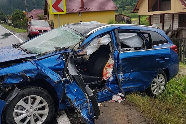 Un sucevean a provocat un grav accident rutier pe raza județului Mureș FOTO