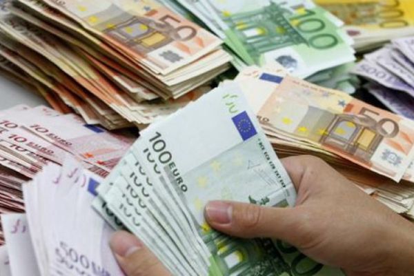 Un tânăr a furat suma de 5.600 de lei din încasările unei brutării din Dorna Arini unde era angajat