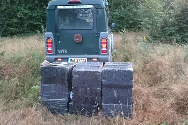 Trei focuri de armă trase de polițiștii de frontieră care urmăreau un grup de contrabandiști, la Brodina