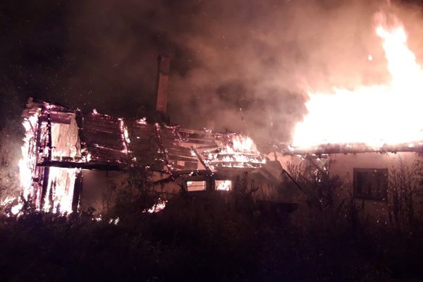 Incendiu de proporții în localitatea Fântâna Mare, provocat de persoane fără adăpost VIDEO
