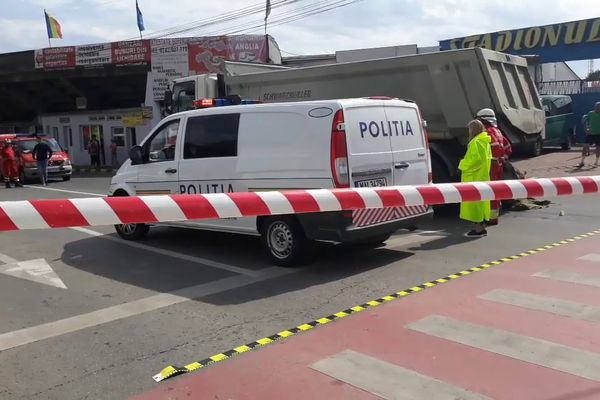 Bărbat strivit de un camion pe o trecere de pietoni din municipiul Suceava VIDEO