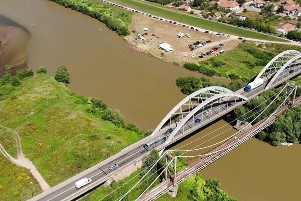 VIDEO Un adolescent s-a înecat în râul Suceava, la Dărmănești
