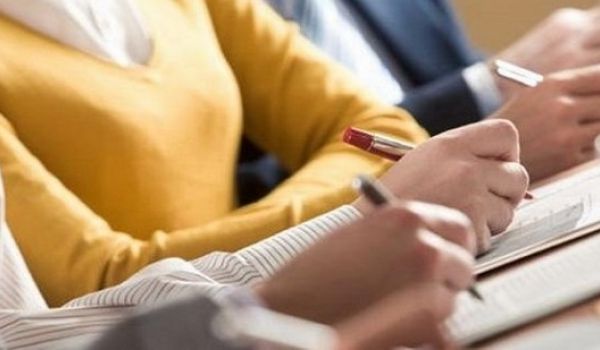 Două note de 10 la examenul de titularizare al profesorilor