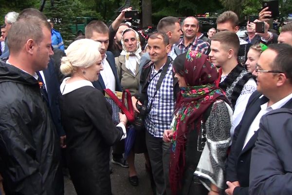 Viorica Dăncilă, vizită la Mănăstirea Putna VIDEO