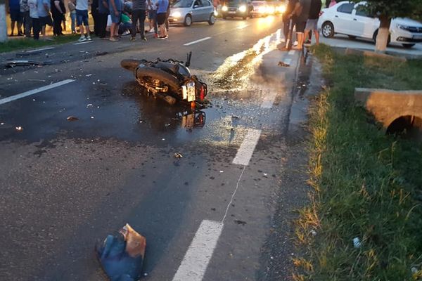 Marginea. Motociclist rănit grav după ce un șofer nu i-a acordat prioritate FOTO