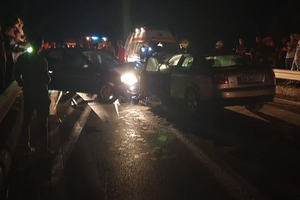 Rădăuți. Accident cu trei victime după o depășire neregulamentară FOTO