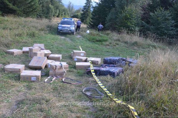 Țigări în valoare de peste 200.000 de lei, confiscate de polițiștii de frontieră la Straja VIDEO