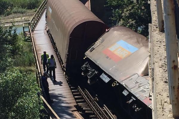 Tren de marfă deraiat în localitatea Dornești FOTO VIDEO