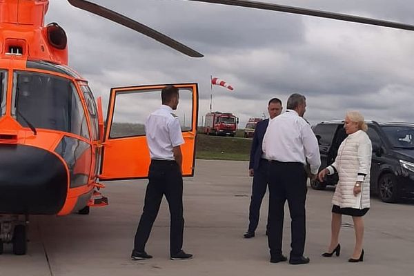 VIDEO Viorica Dăncilă a folosit un elicopter pentru vizita în Moldova, singura regiune fără autostrăzi