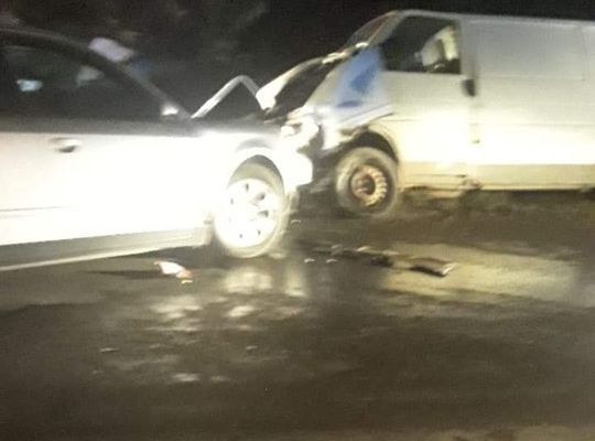 Accident cu trei victime după ce un șofer a intrat pe contrasens din cauza vitezei FOTO